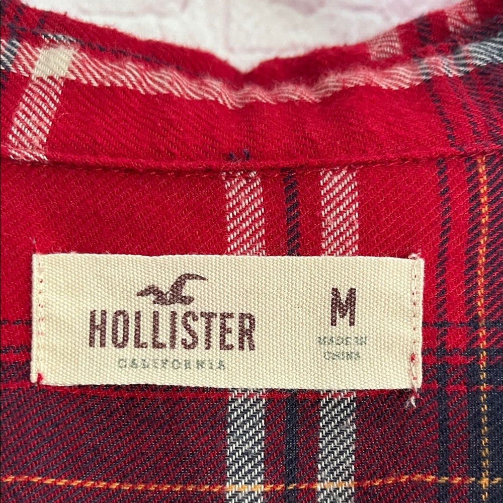 Hollister Red, Navy, and White Plaid Button Up Shirt‎ Woman’s Size Medium - Picture 2 of 3